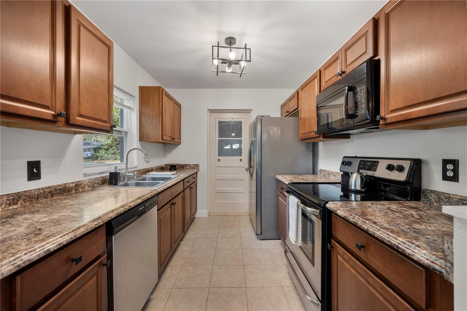 Image 10 of 38 For 1205 Georgia Street