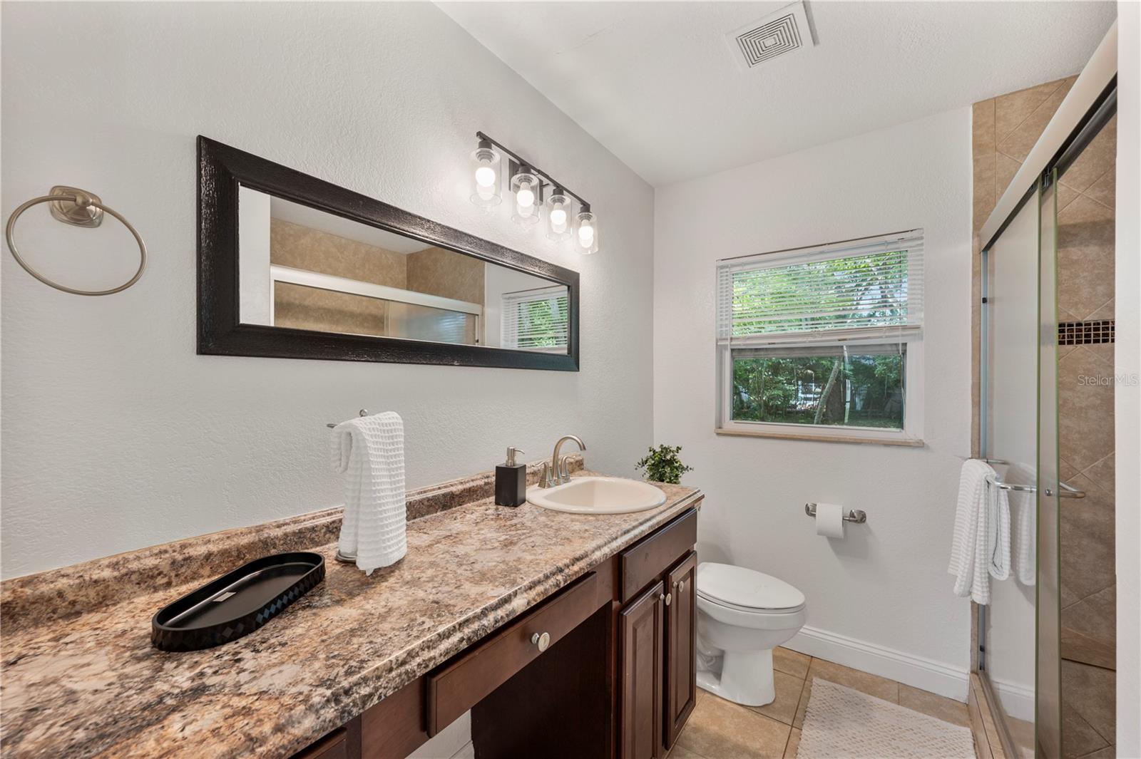 Image 17 of 38 For 1205 Georgia Street