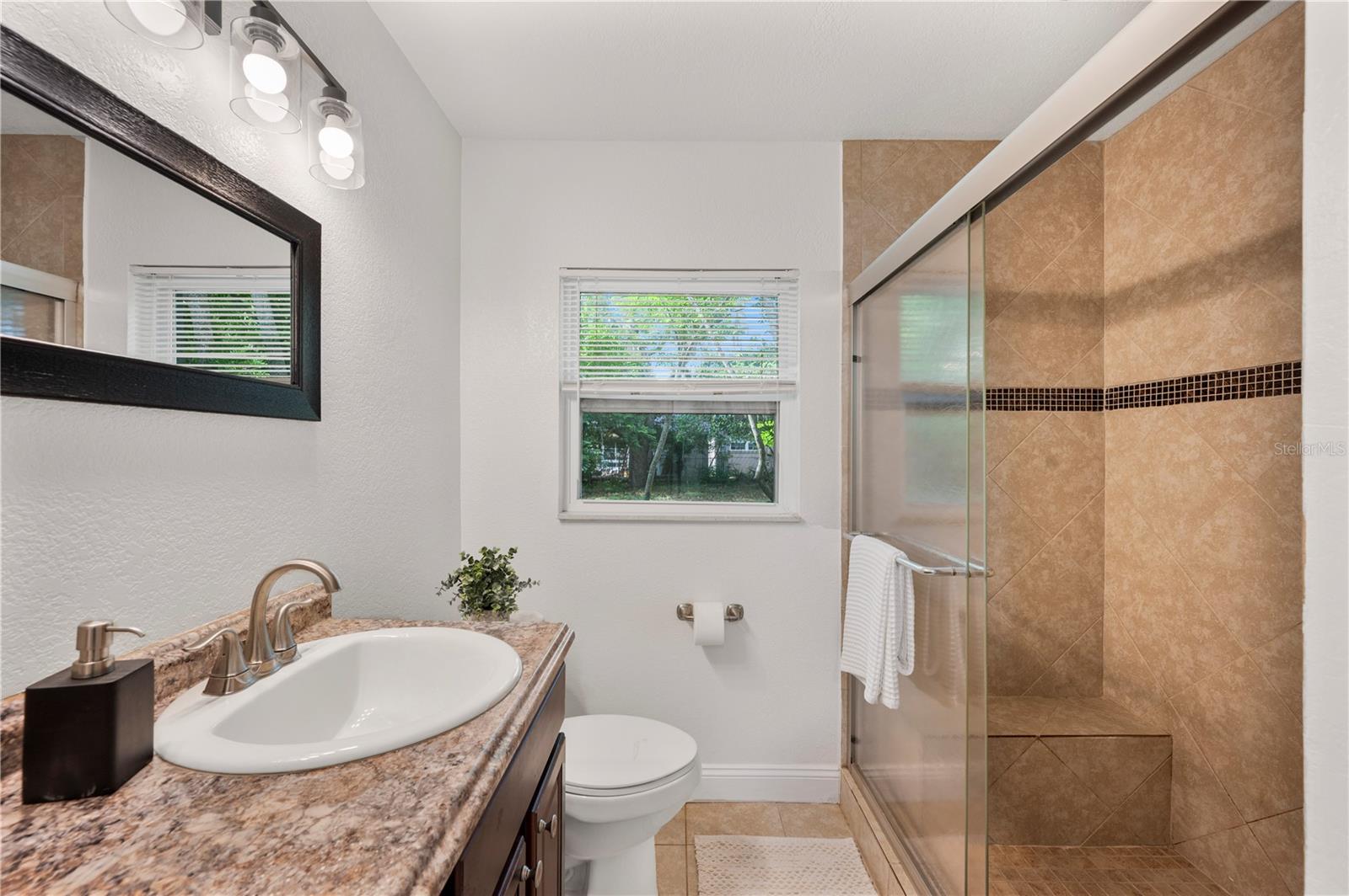 Image 18 of 38 For 1205 Georgia Street