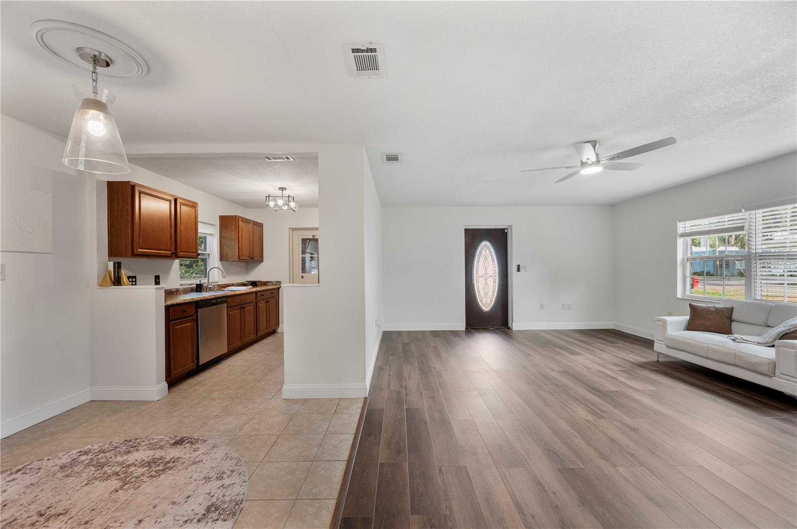 Image 8 of 38 For 1205 Georgia Street