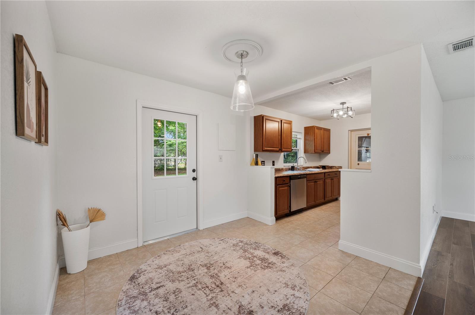 Image 9 of 38 For 1205 Georgia Street