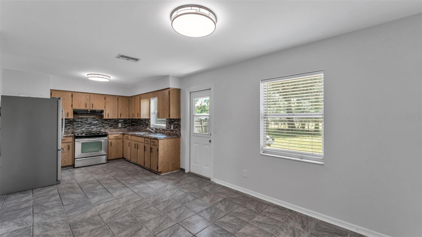 Listing photo id 9 for 5303 Duey Road