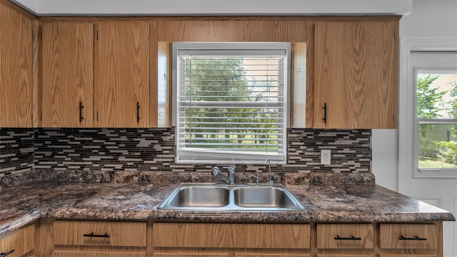 Listing photo id 5 for 5303 Duey Road