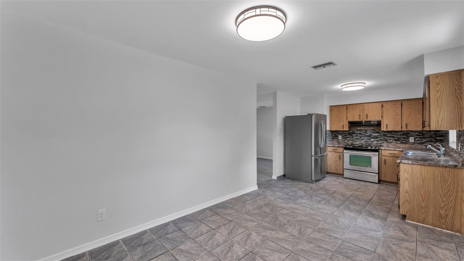 Listing photo id 7 for 5303 Duey Road