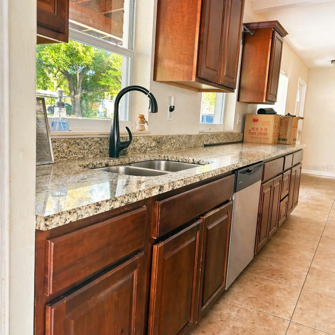 Image 9 of 10 For 2889 Rouen Avenue