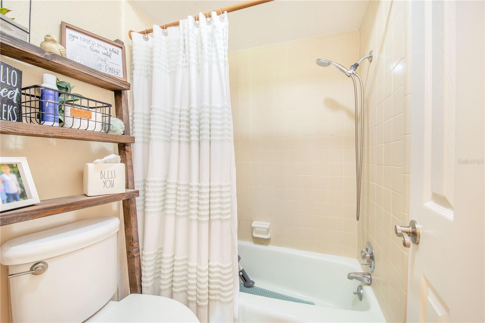 Image 33 of 67 For 20 Brevard Drive Se