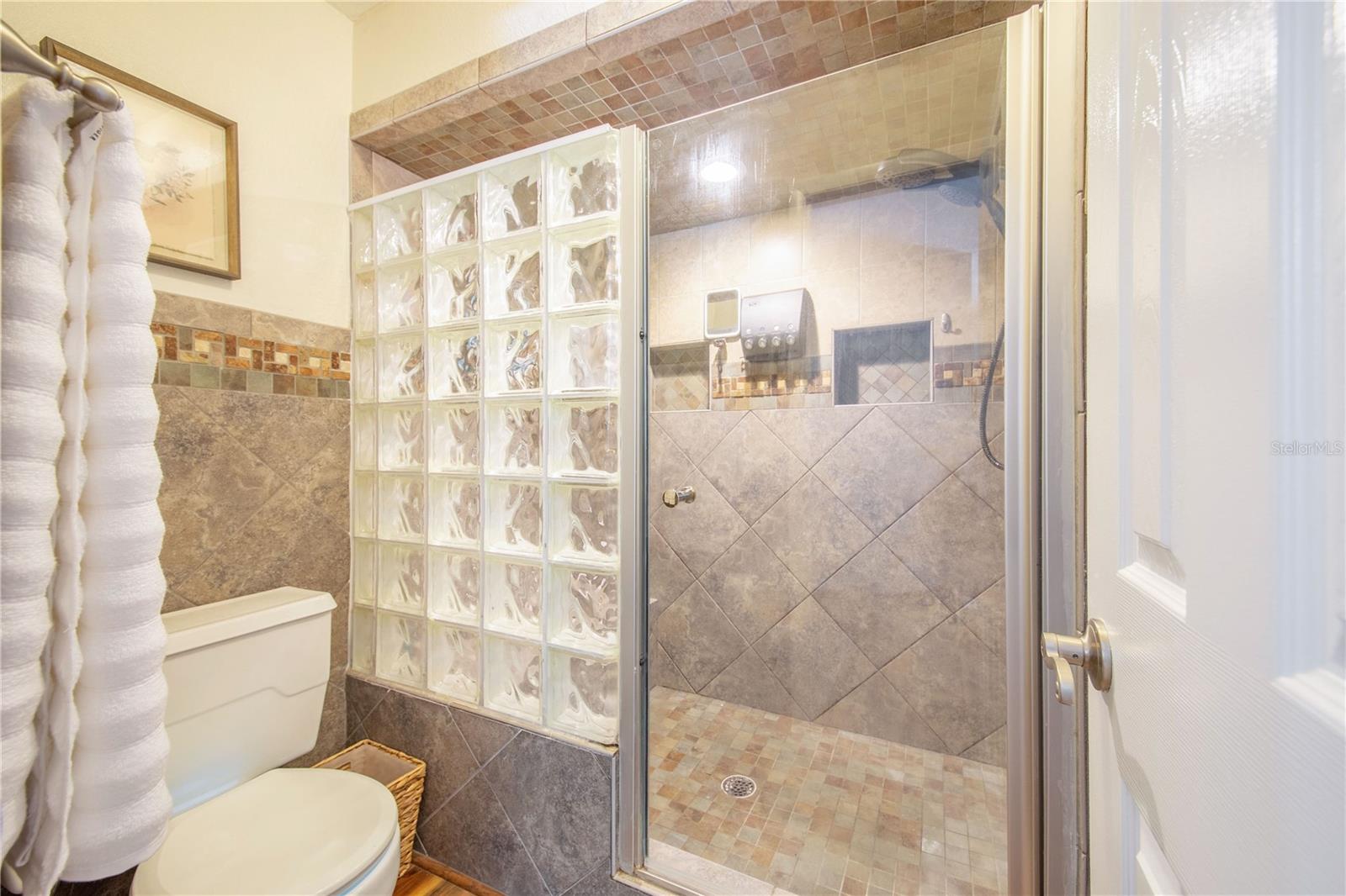 Image 42 of 67 For 20 Brevard Drive Se