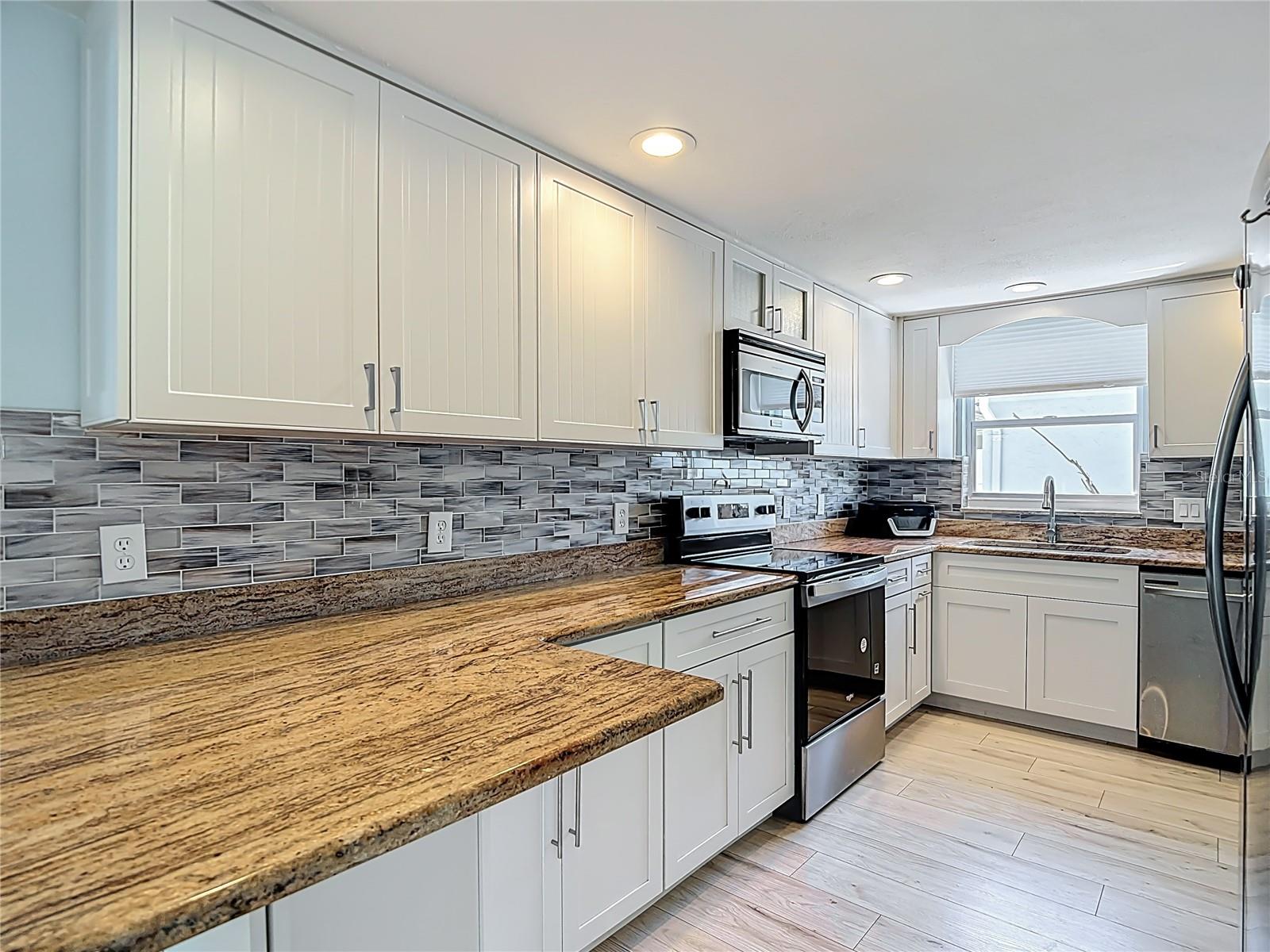 Image 10 of 58 For 4848 Shell Stream Boulevard