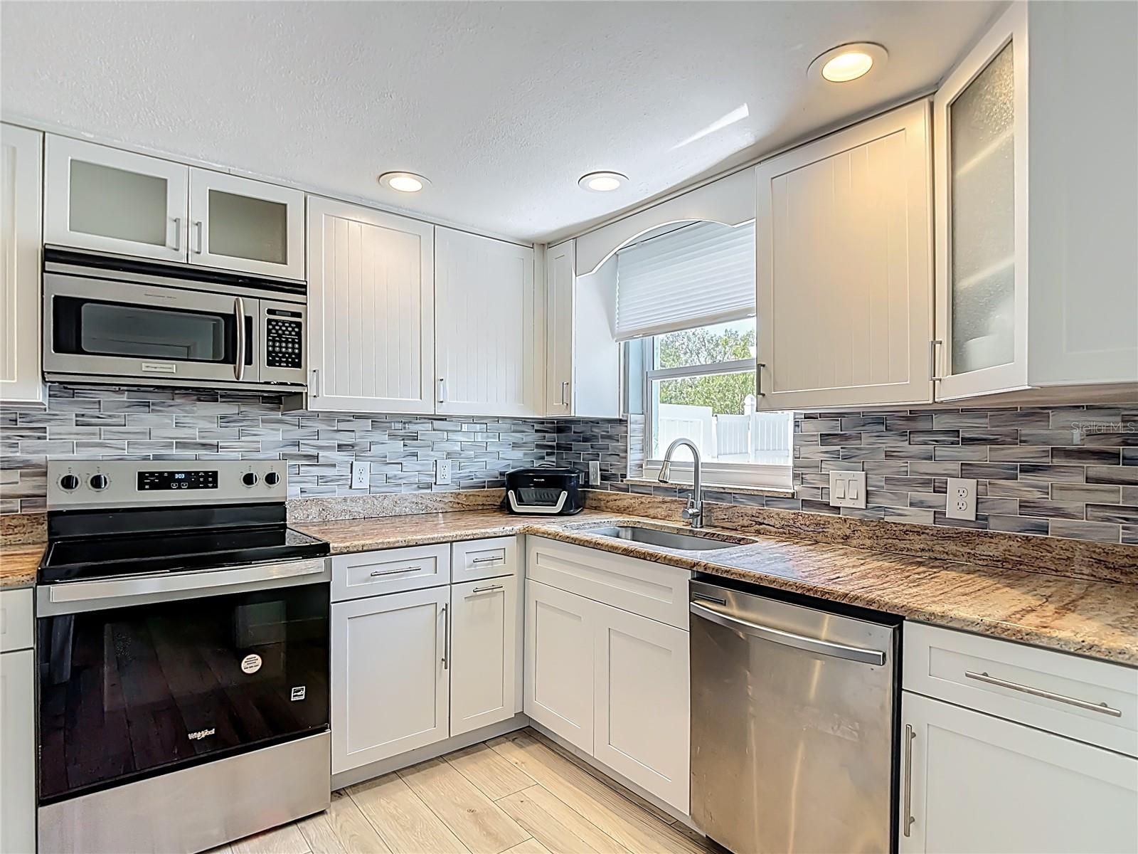 Image 12 of 58 For 4848 Shell Stream Boulevard