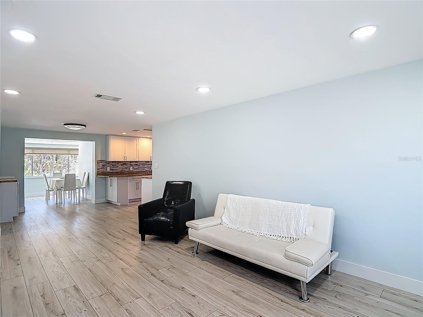 Image 5 of 58 For 4848 Shell Stream Boulevard