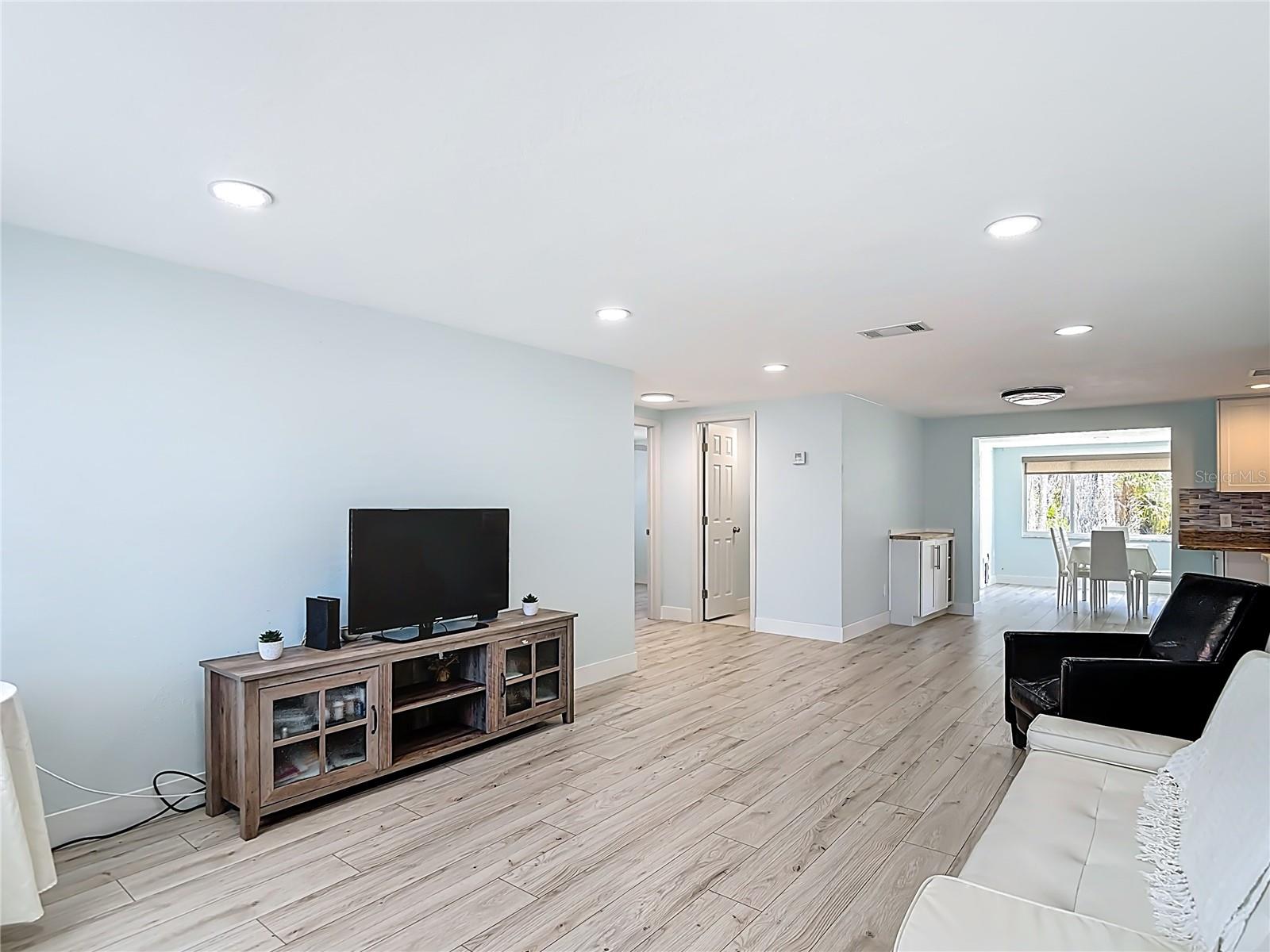 Image 6 of 58 For 4848 Shell Stream Boulevard