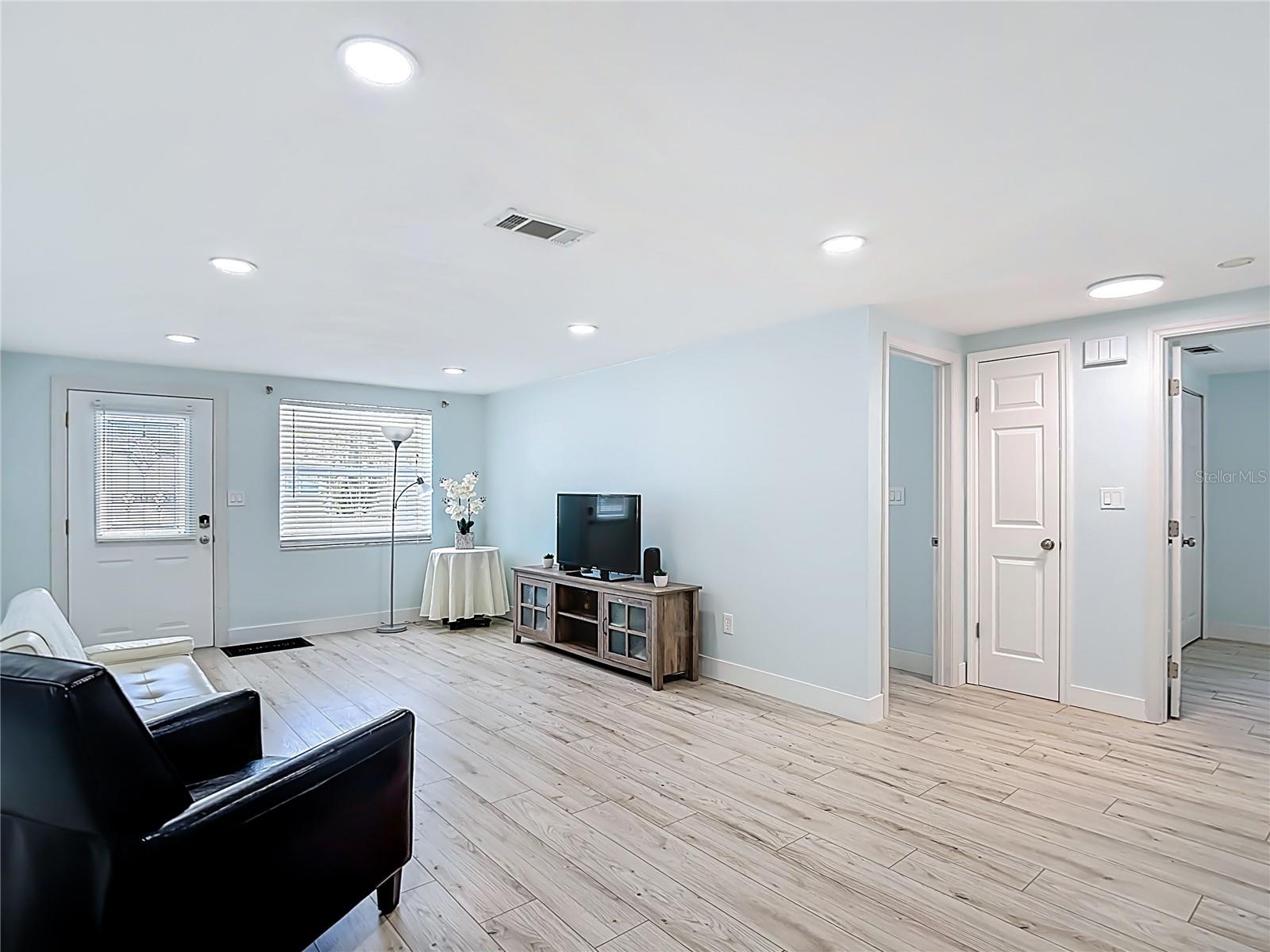 Image 7 of 58 For 4848 Shell Stream Boulevard