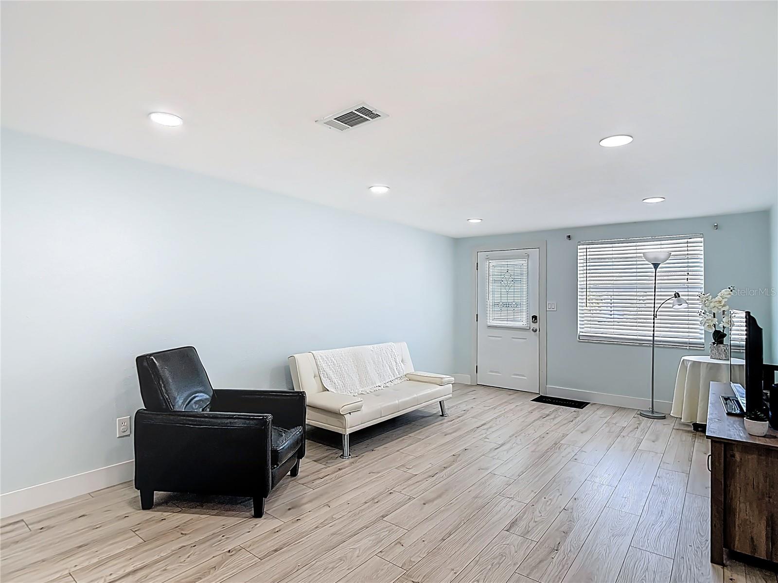 Image 8 of 58 For 4848 Shell Stream Boulevard