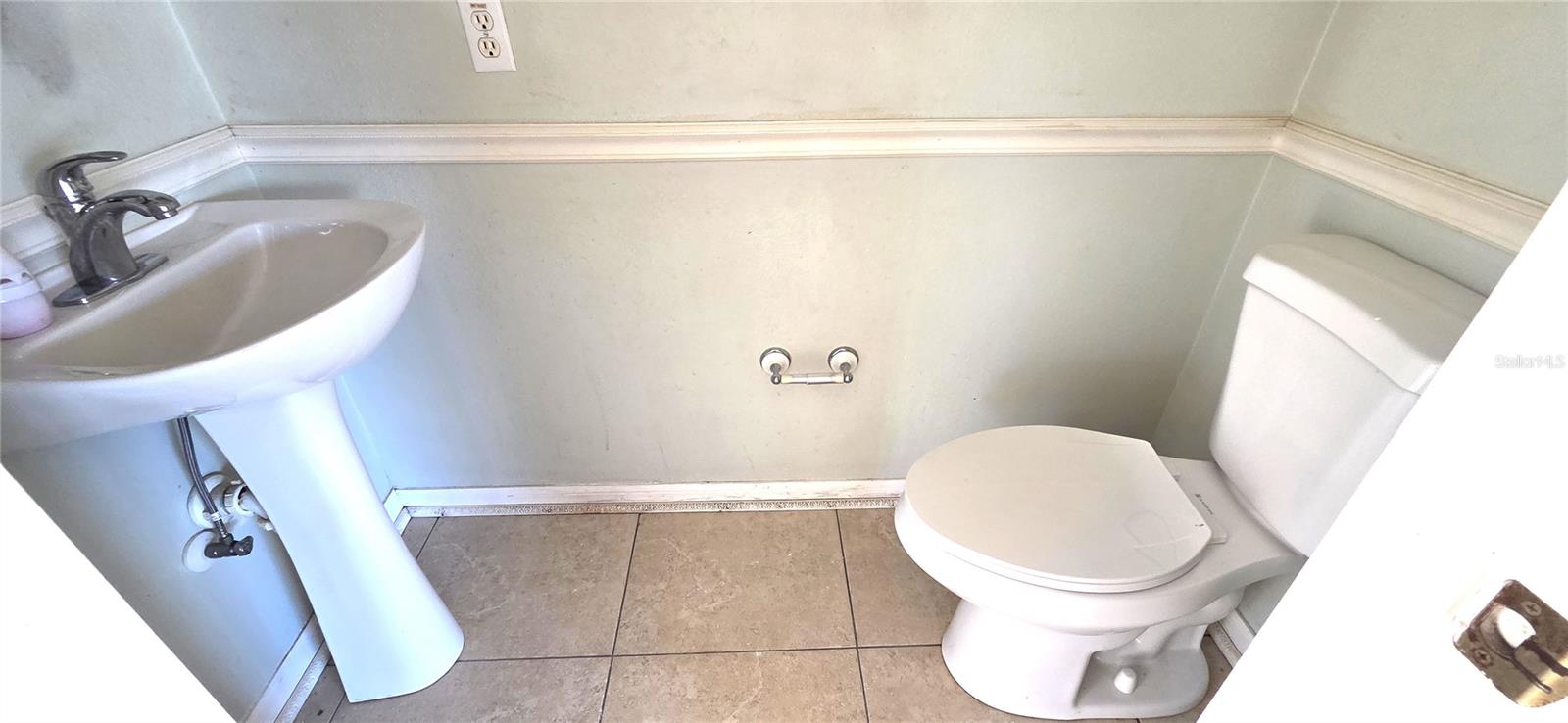 Listing photo id 11 for 6082 Sunset Vista Drive