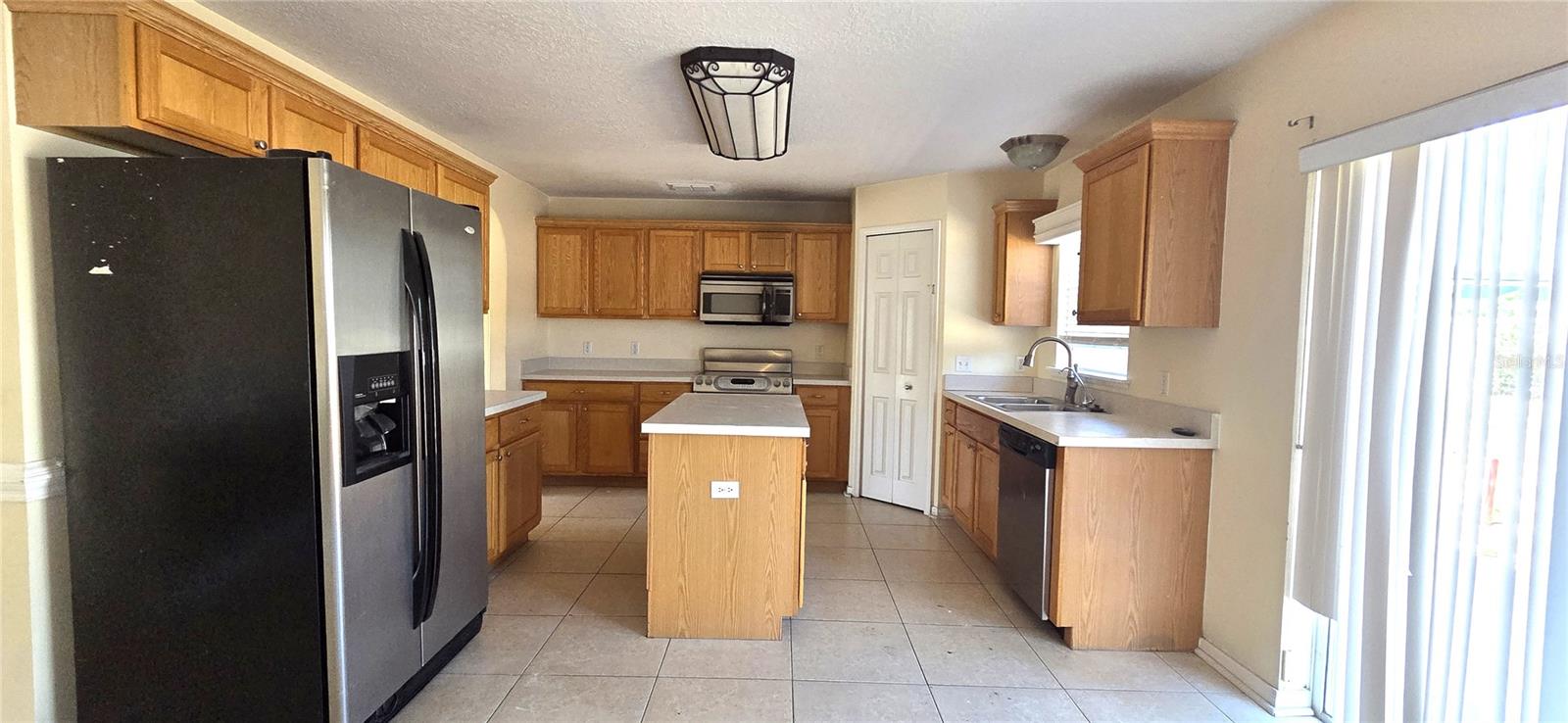 Listing photo id 15 for 6082 Sunset Vista Drive
