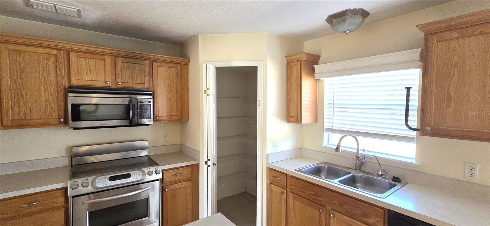 Listing photo id 18 for 6082 Sunset Vista Drive