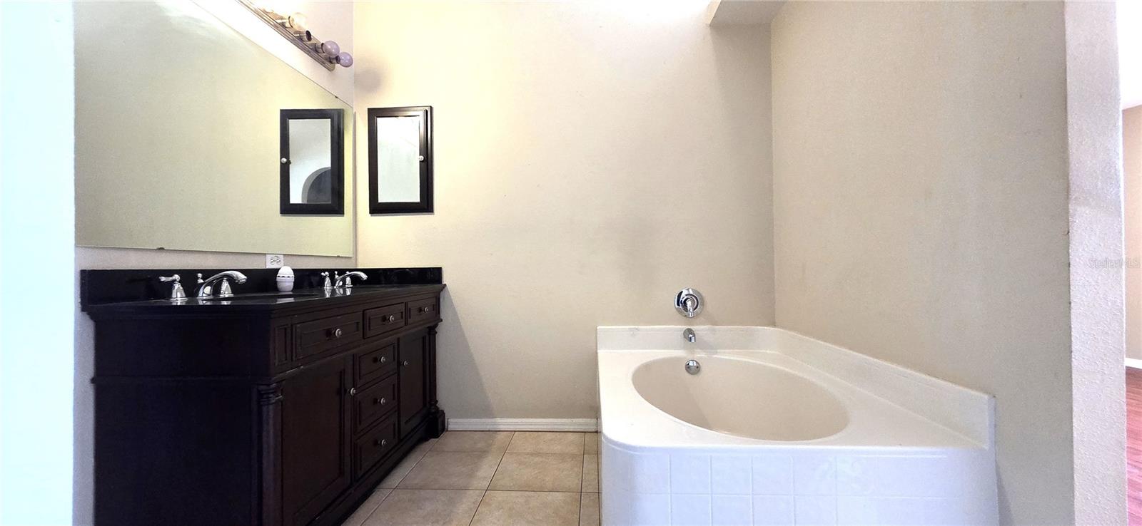 Listing photo id 28 for 6082 Sunset Vista Drive