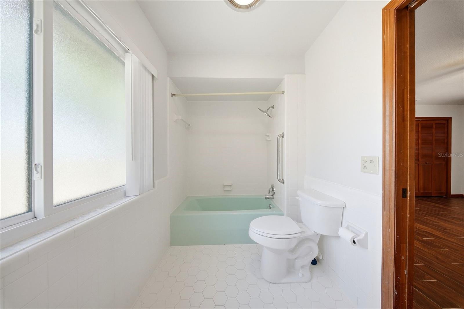 Image 20 of 44 For 410 Ramona Avenue