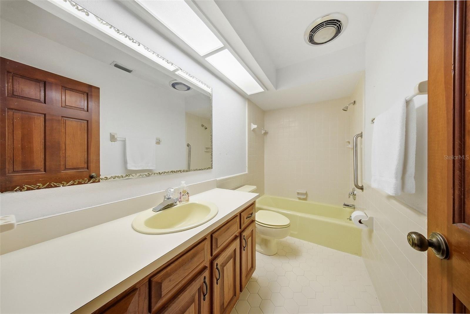 Image 25 of 44 For 410 Ramona Avenue