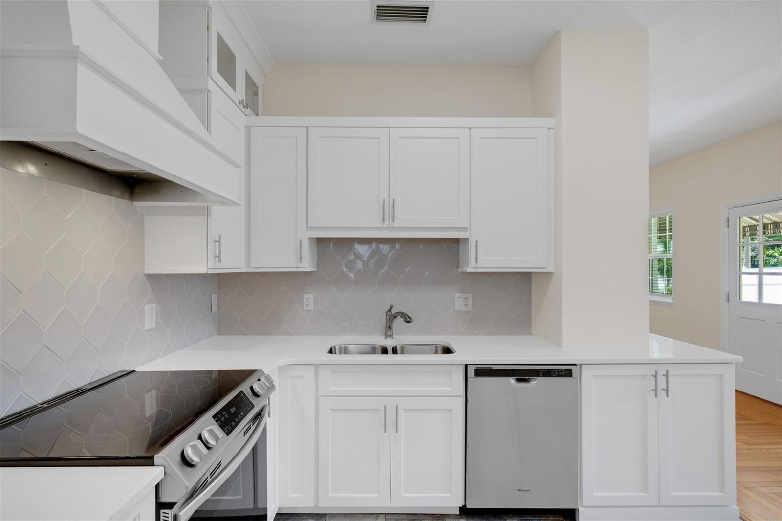 Image 11 of 29 For 934 Vistabula Street