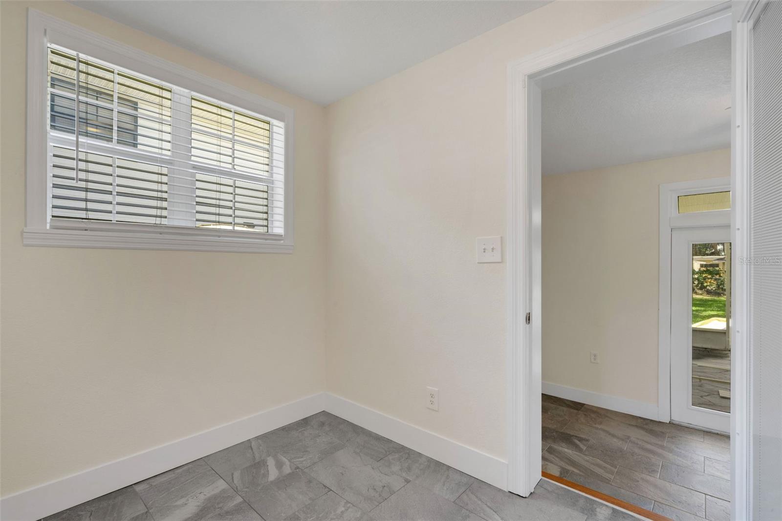 Image 12 of 29 For 934 Vistabula Street
