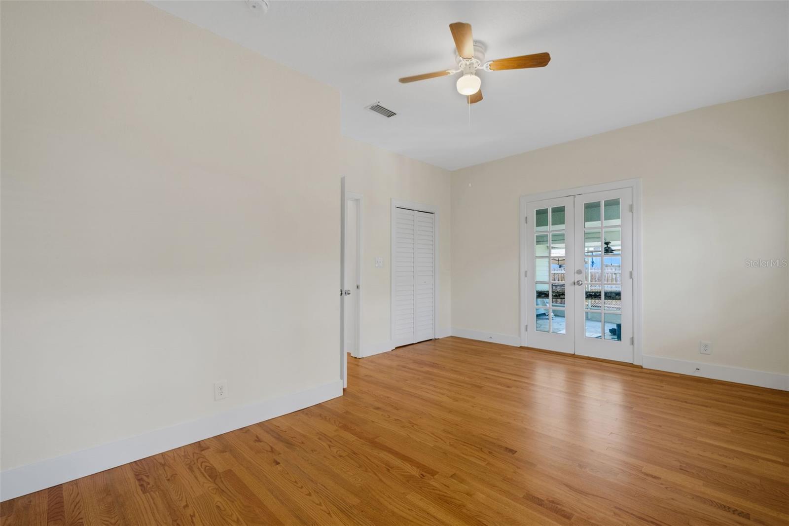 Image 15 of 29 For 934 Vistabula Street
