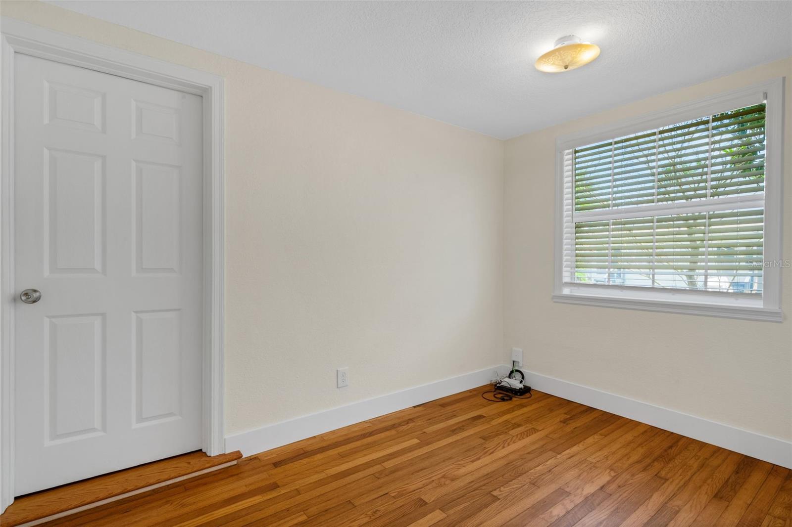 Image 18 of 29 For 934 Vistabula Street
