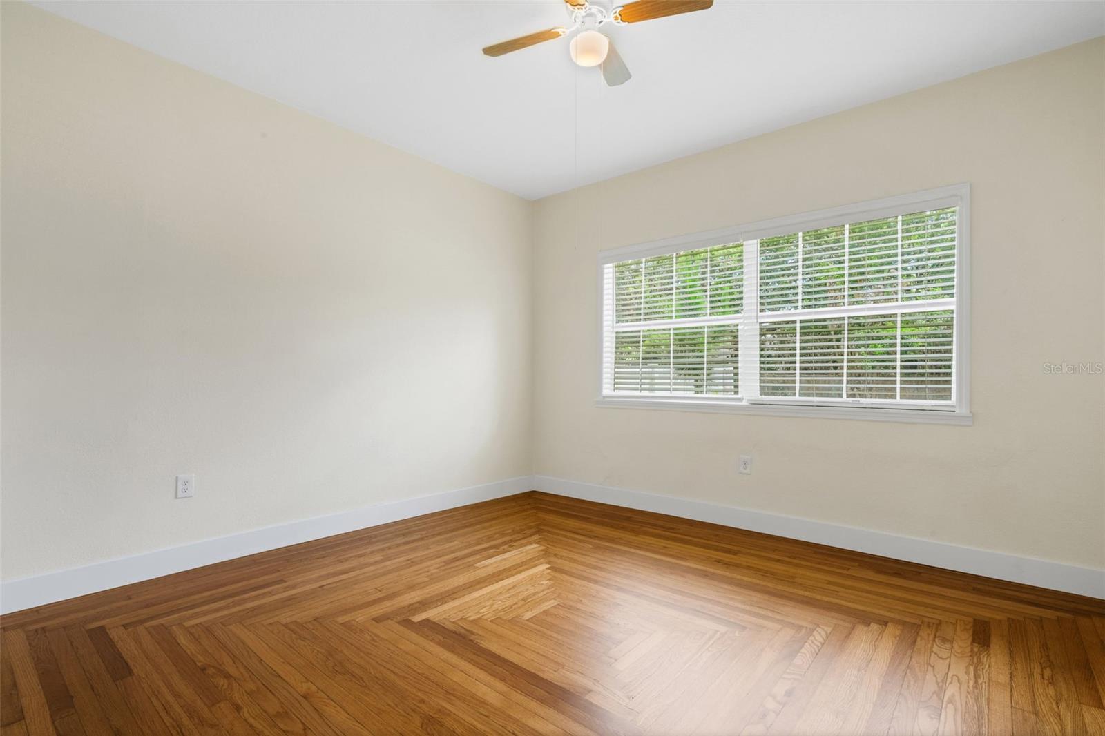 Image 19 of 29 For 934 Vistabula Street