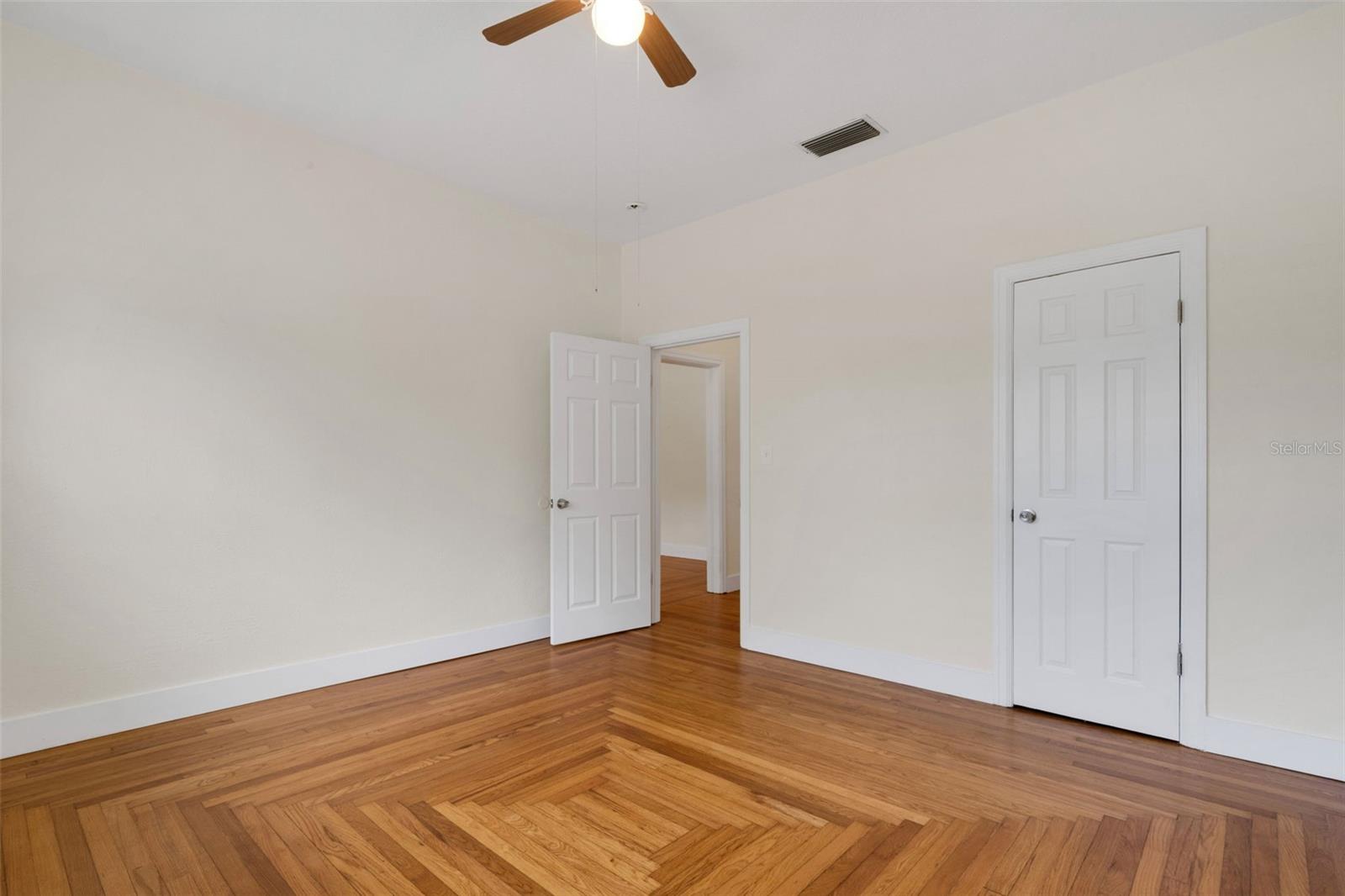 Image 20 of 29 For 934 Vistabula Street