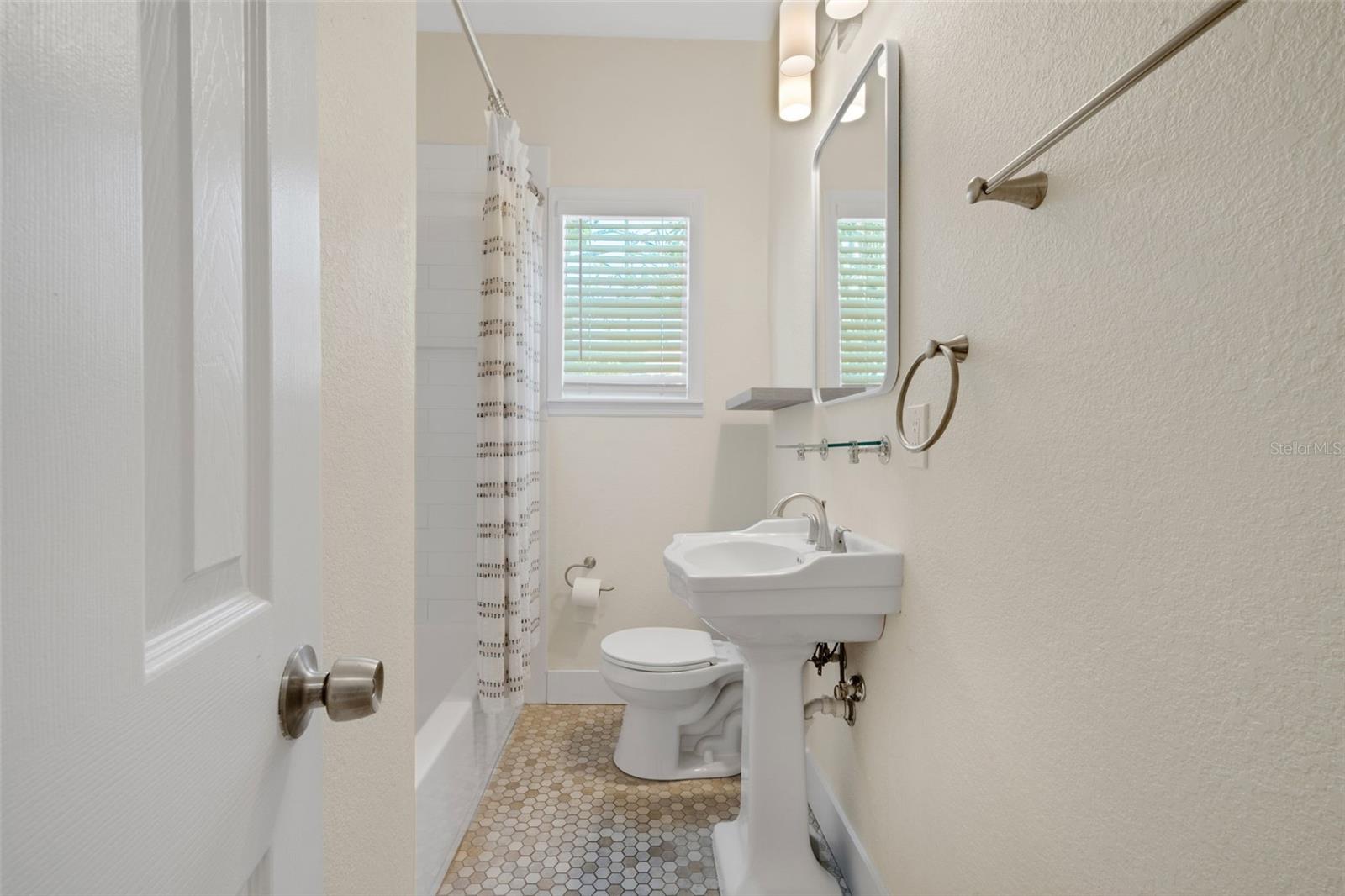 Image 21 of 29 For 934 Vistabula Street