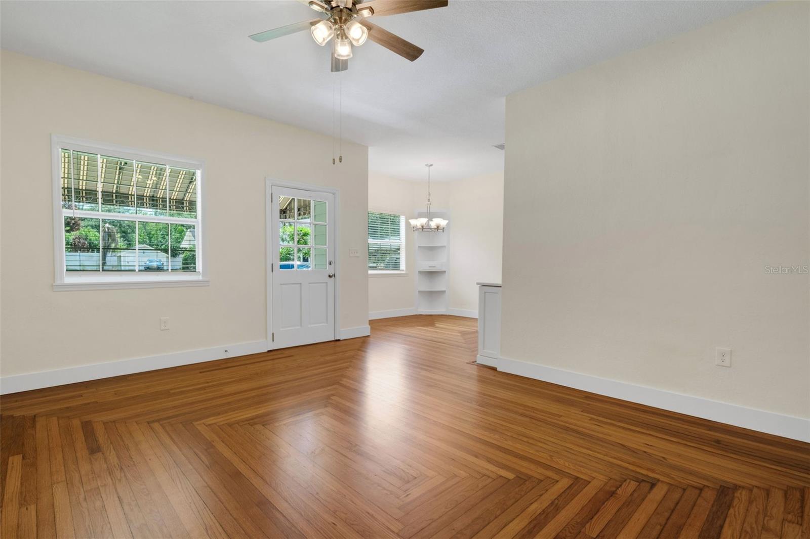 Image 3 of 29 For 934 Vistabula Street