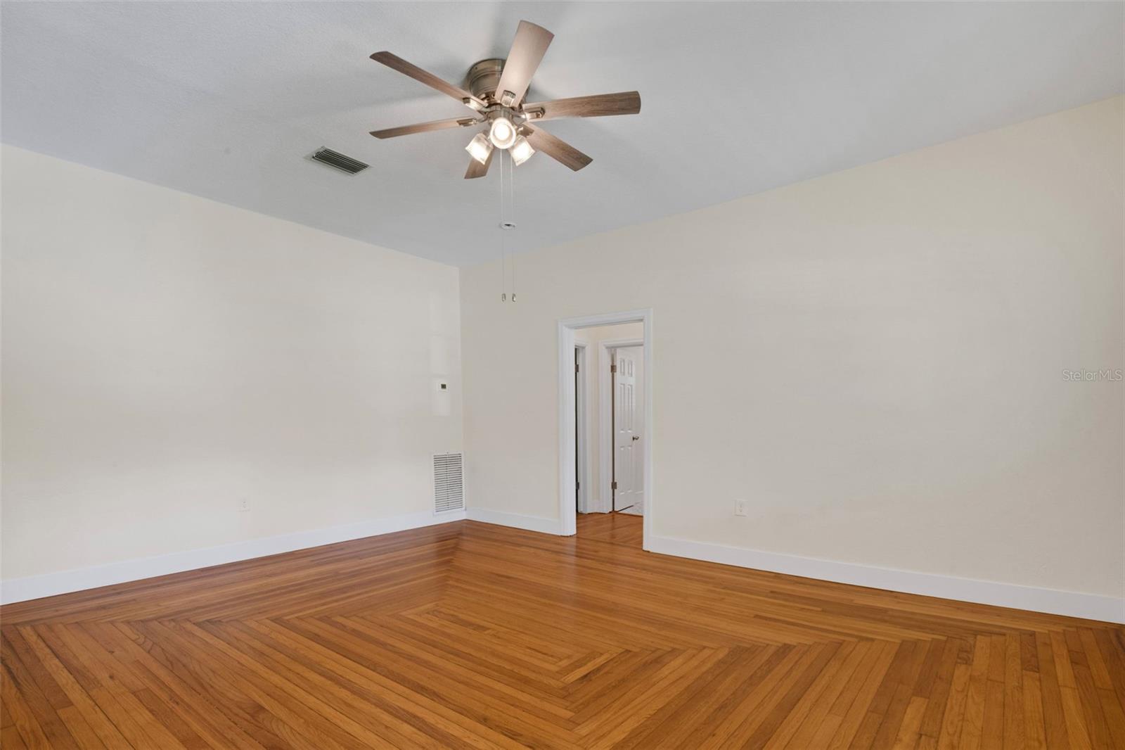 Image 5 of 29 For 934 Vistabula Street