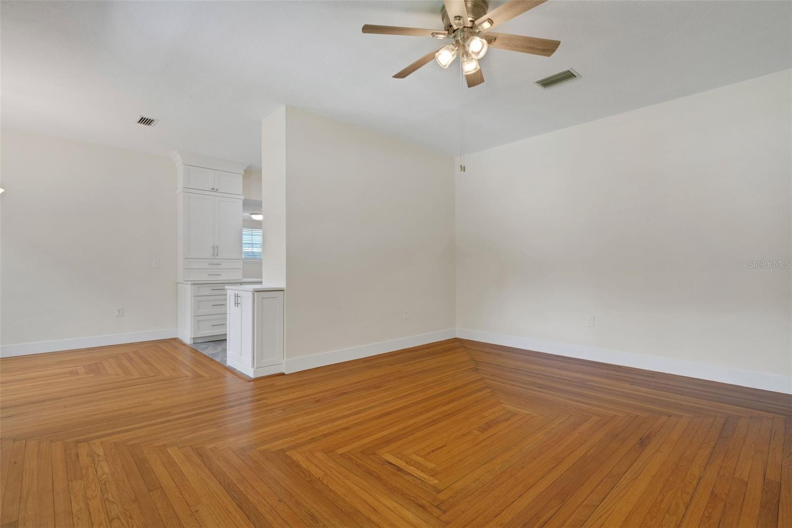 Image 6 of 29 For 934 Vistabula Street