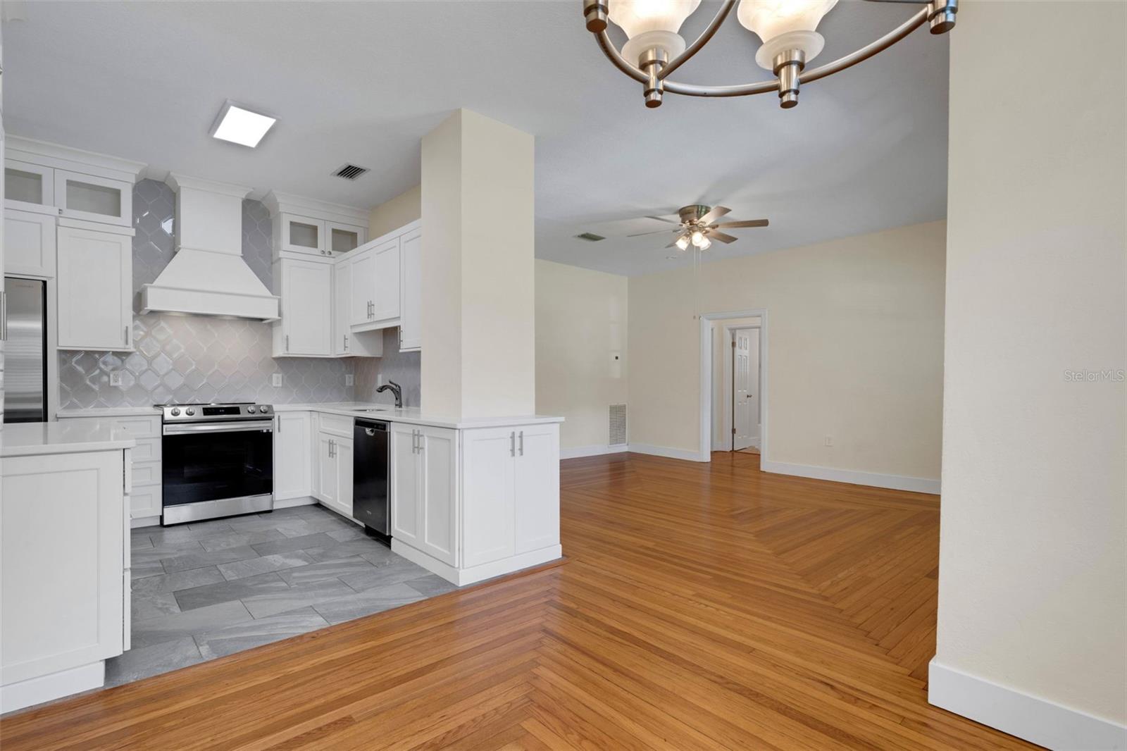 Image 8 of 29 For 934 Vistabula Street