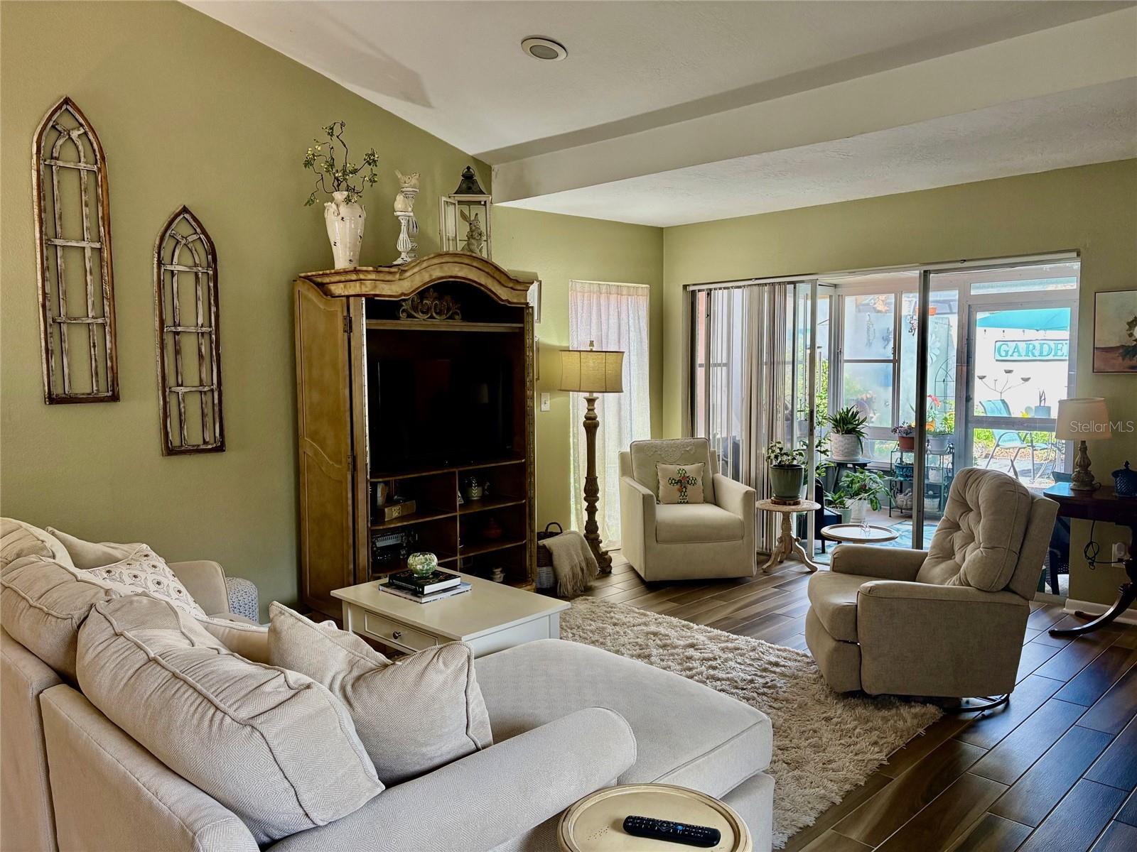 Image 14 of 39 For 277 Mariposa