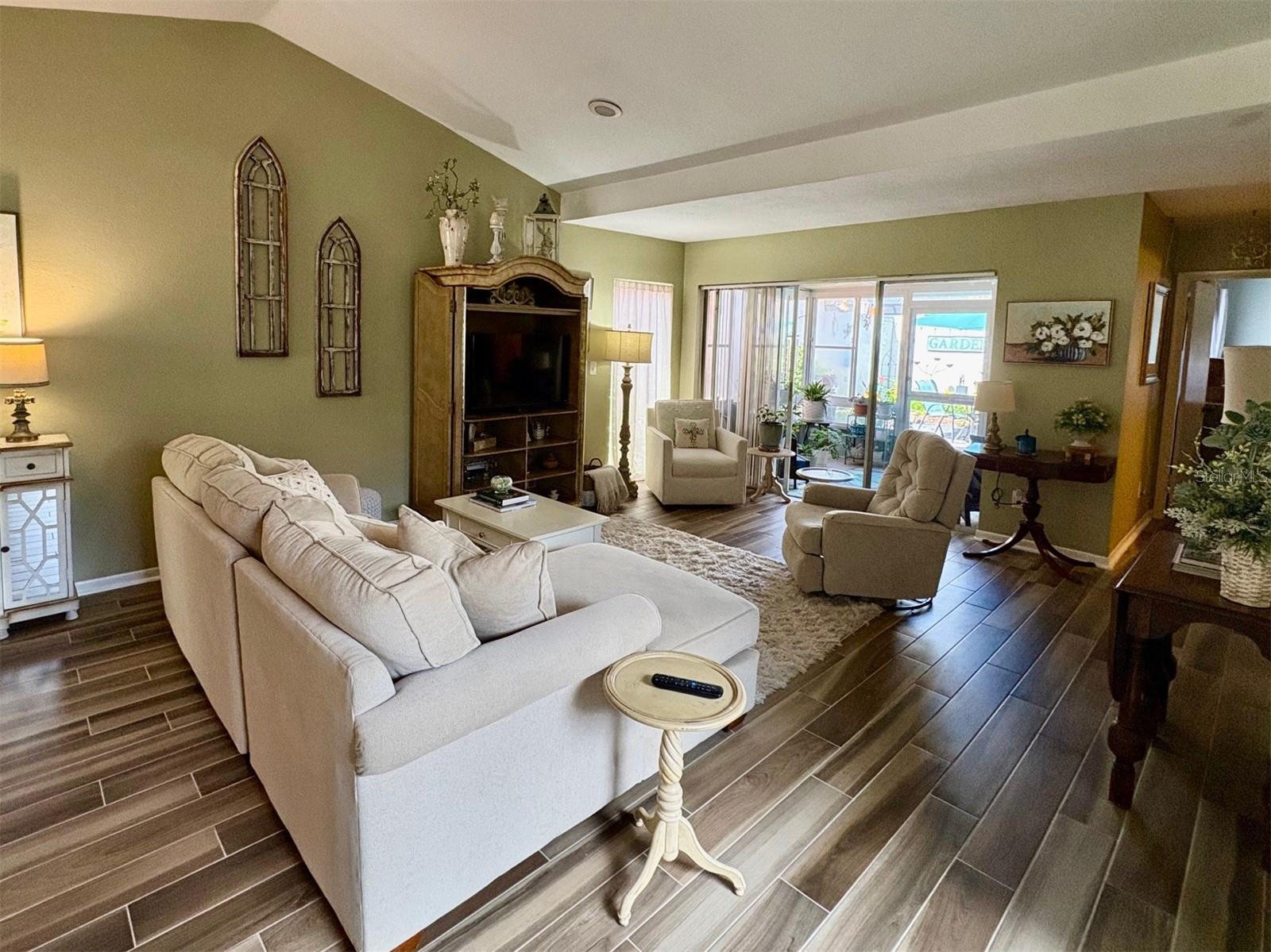 Image 15 of 39 For 277 Mariposa