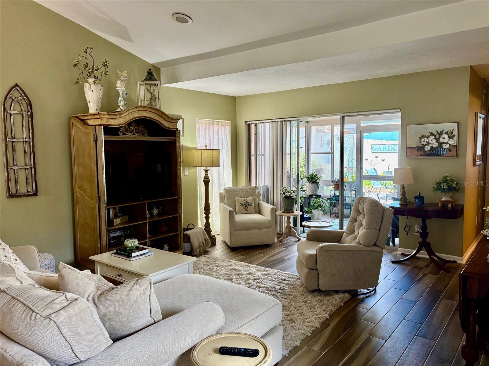 Image 16 of 39 For 277 Mariposa