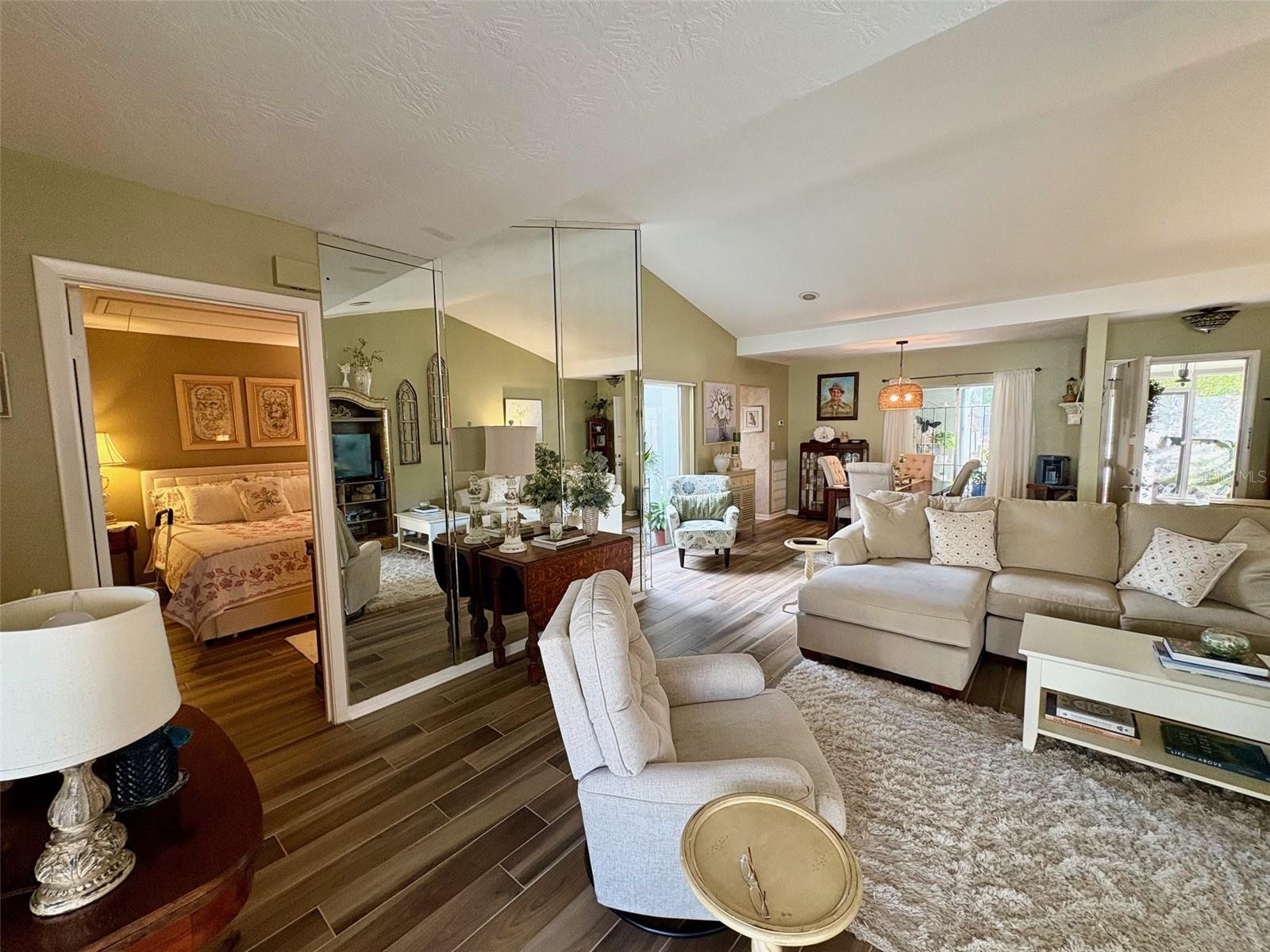 Image 17 of 39 For 277 Mariposa