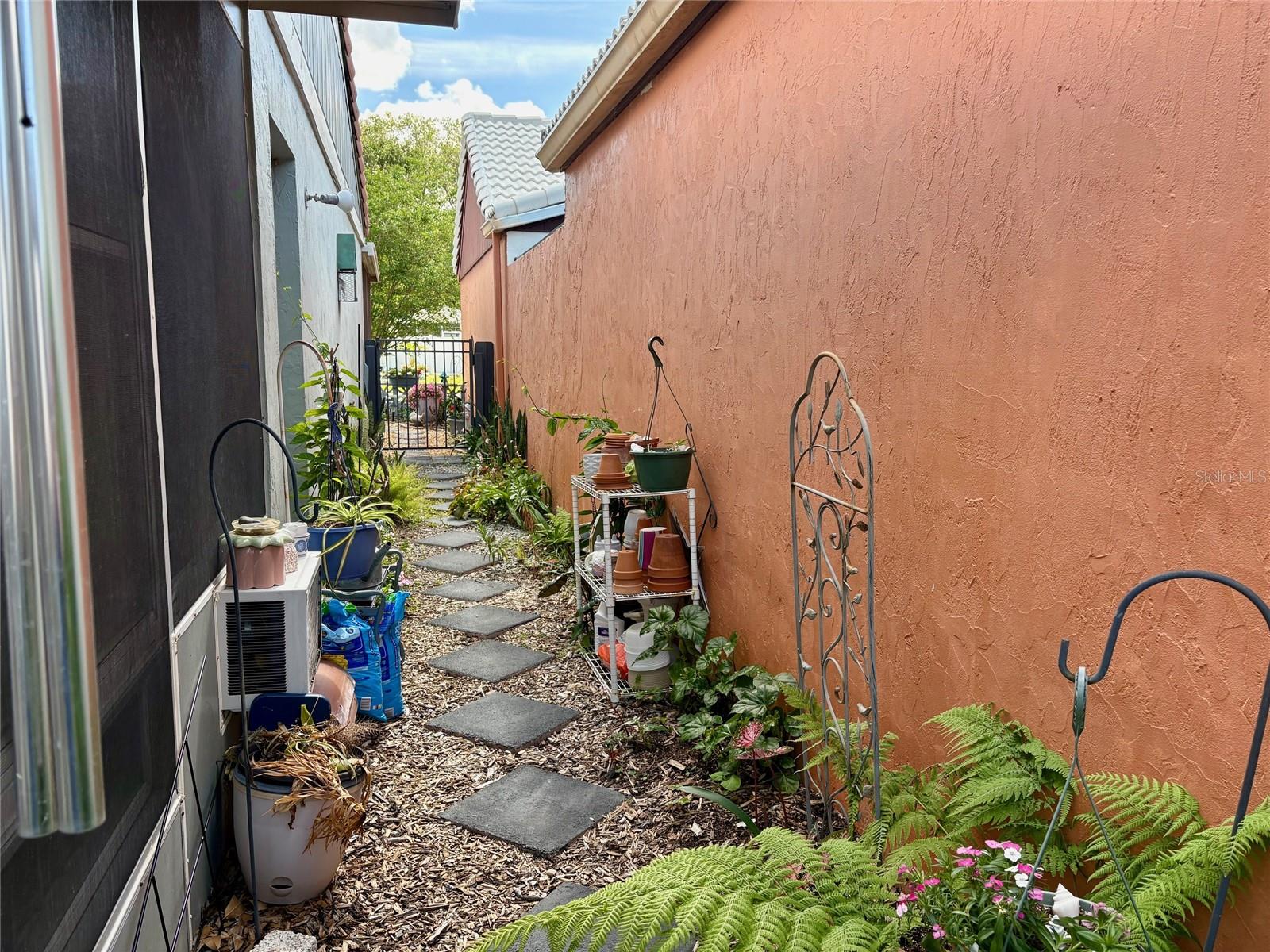 Image 3 of 39 For 277 Mariposa