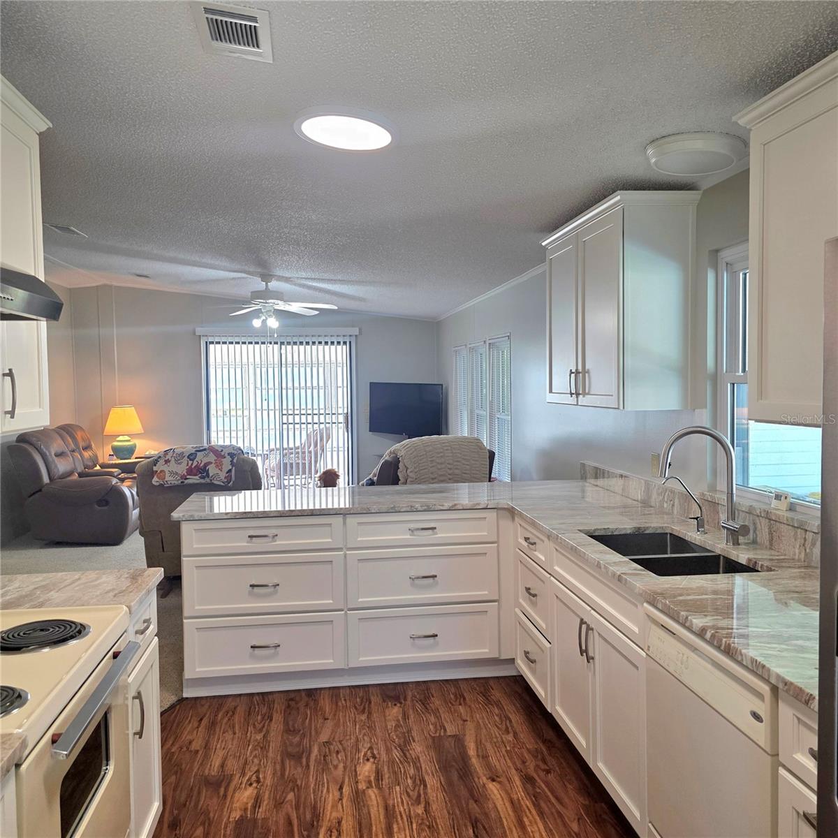 Image 3 of 43 For 6114 Grand Oaks Drive Se