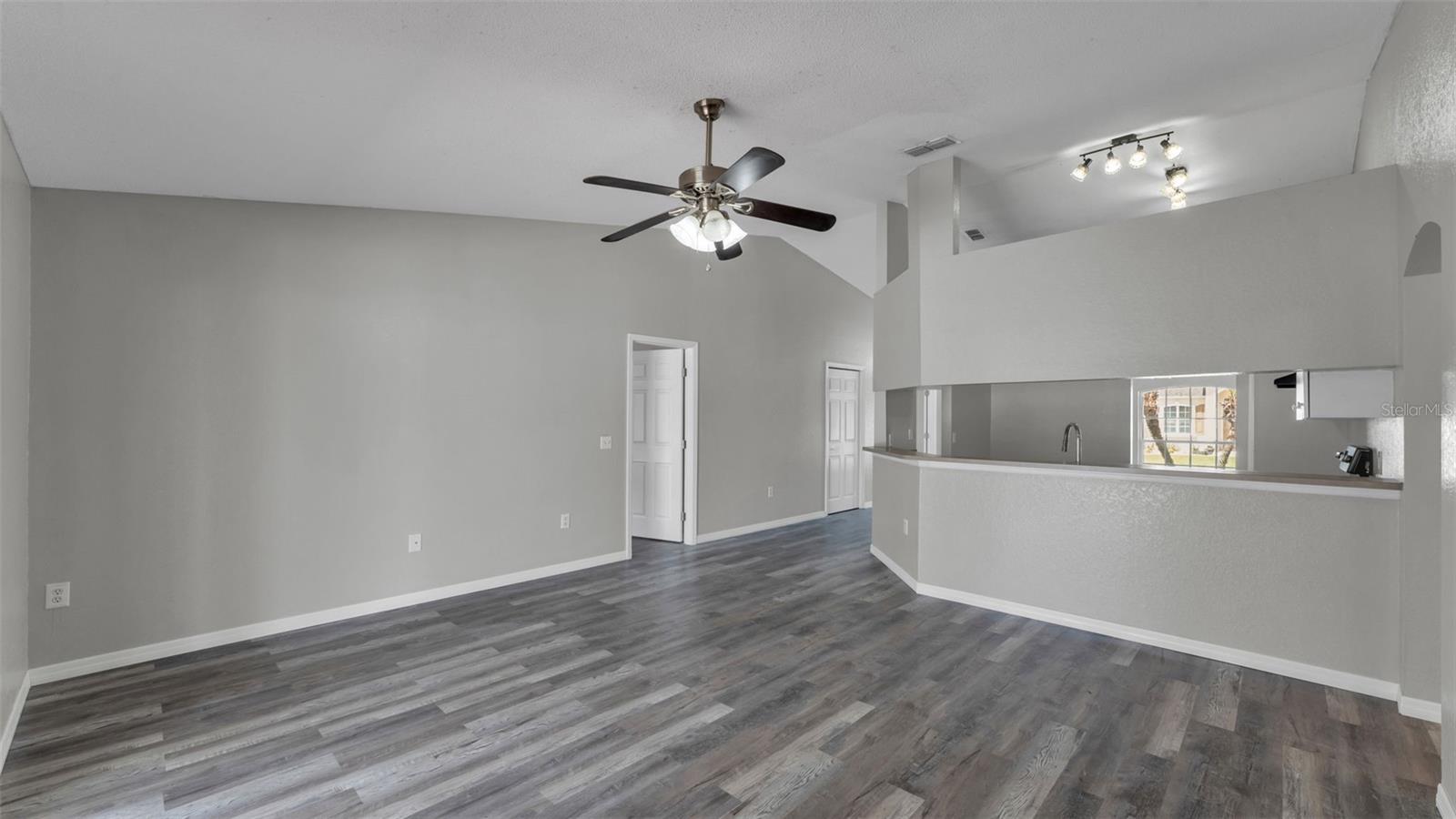 Image 10 of 41 For 5284 English Drive