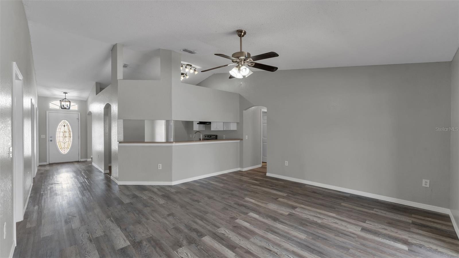 Image 11 of 41 For 5284 English Drive