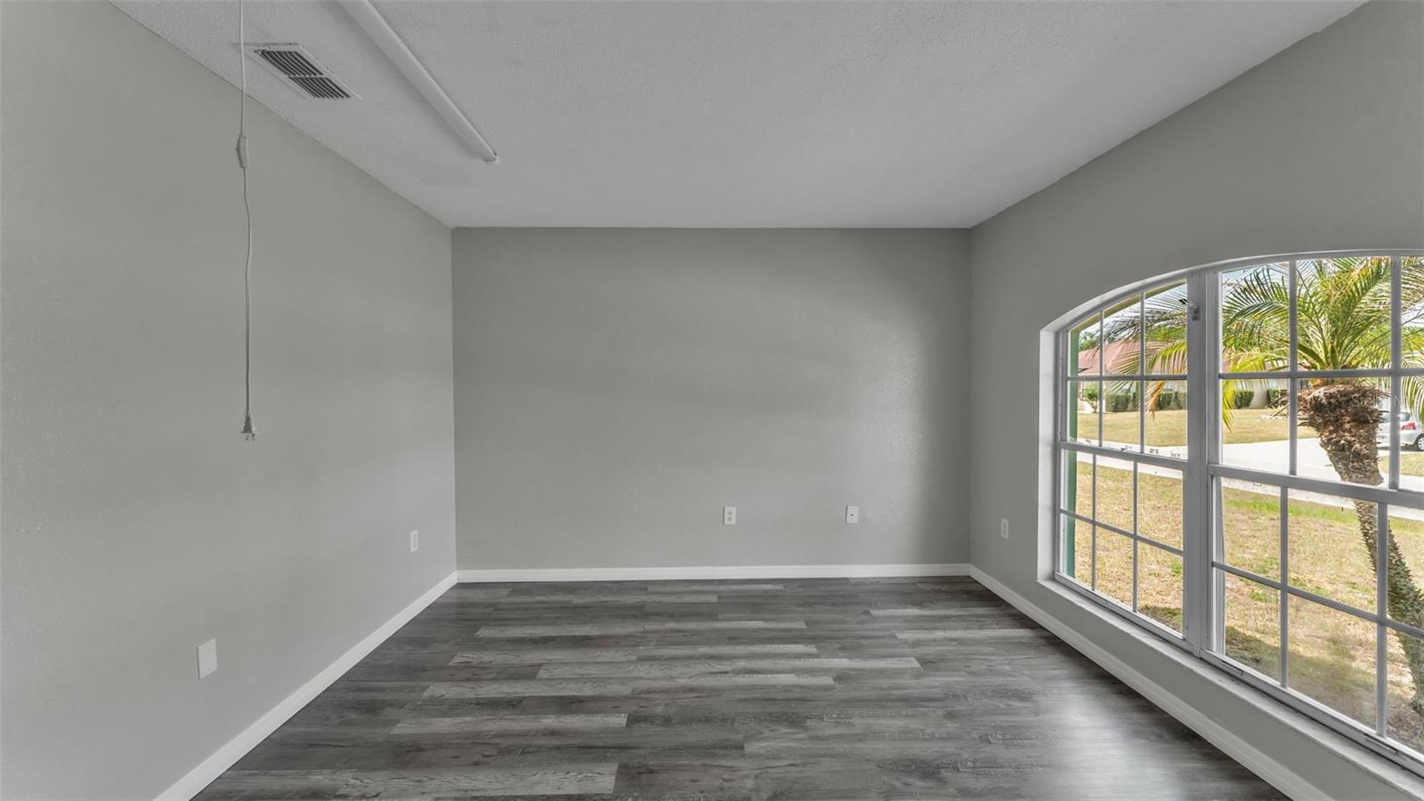 Image 12 of 41 For 5284 English Drive