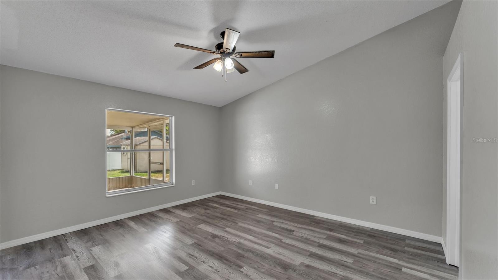 Image 15 of 41 For 5284 English Drive