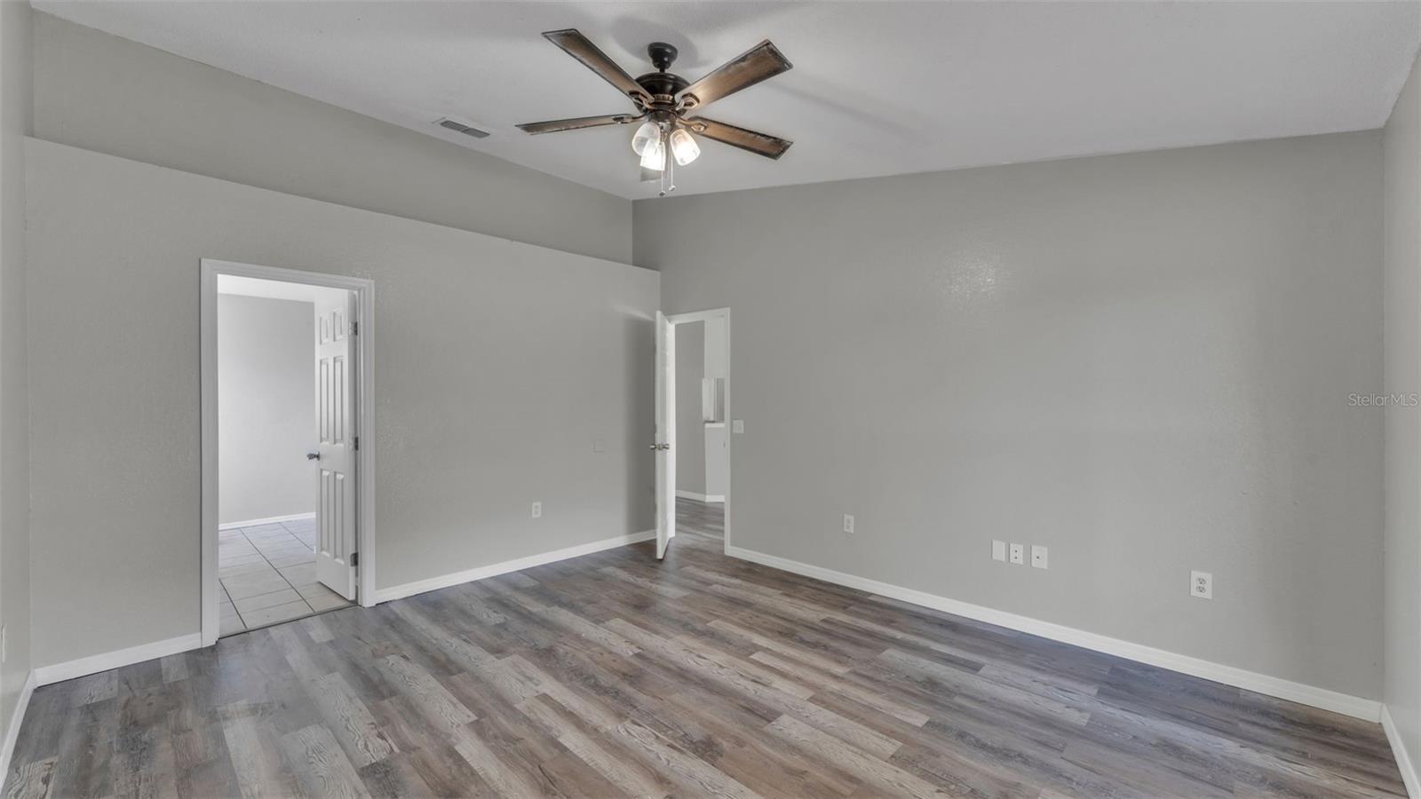 Image 16 of 41 For 5284 English Drive