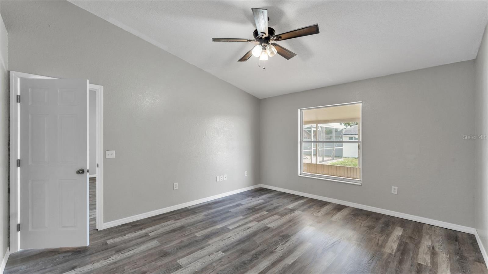 Image 17 of 41 For 5284 English Drive