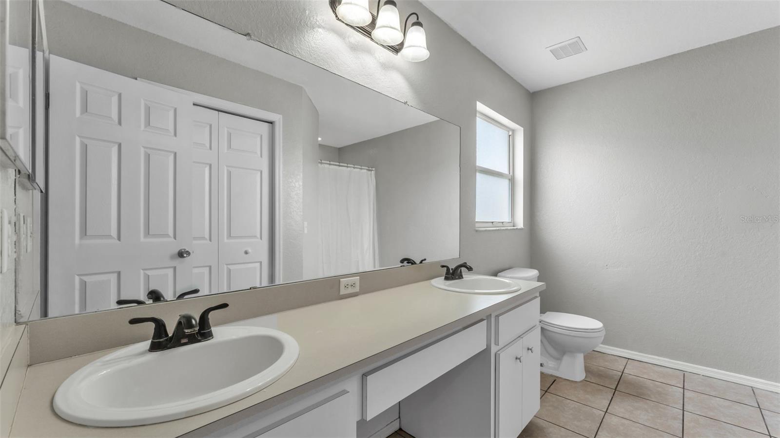Image 18 of 41 For 5284 English Drive