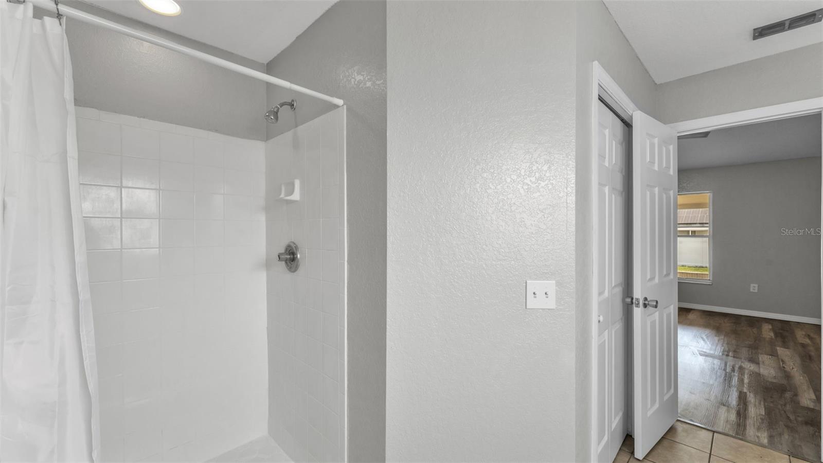 Image 20 of 41 For 5284 English Drive