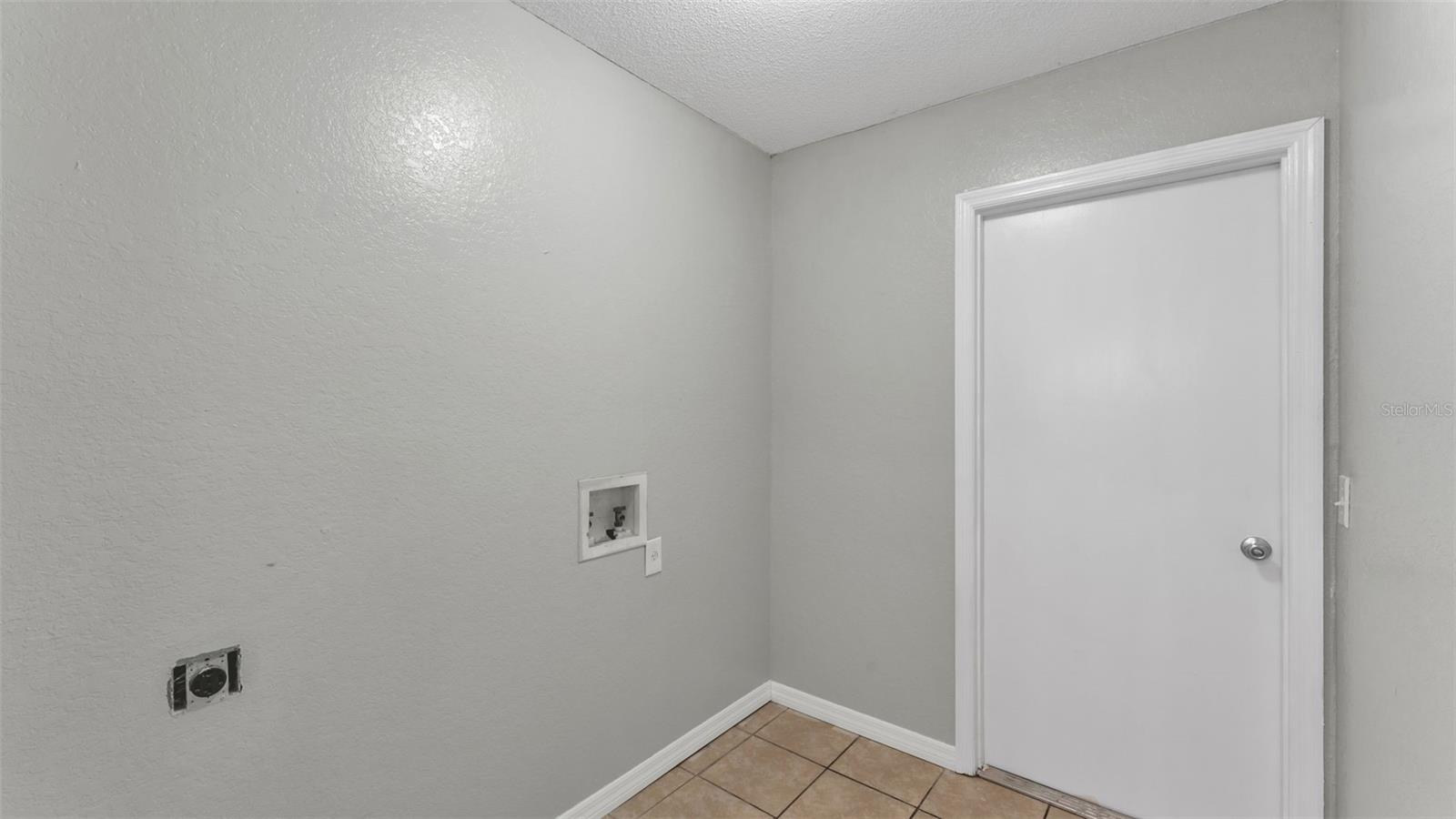 Image 21 of 41 For 5284 English Drive