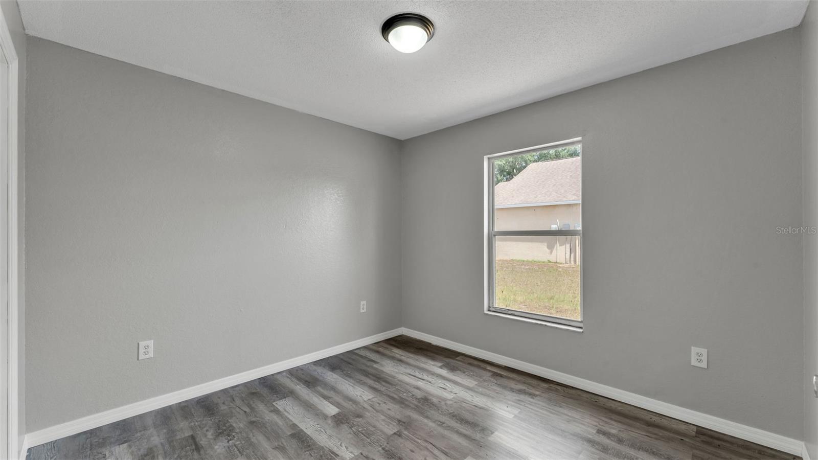 Image 23 of 41 For 5284 English Drive